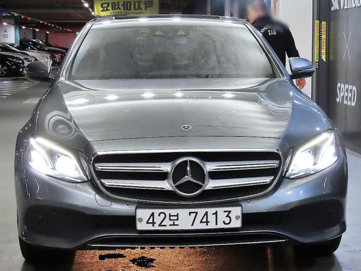 Mercedes-Benz E-Class W213 E220d Avantgarde 3