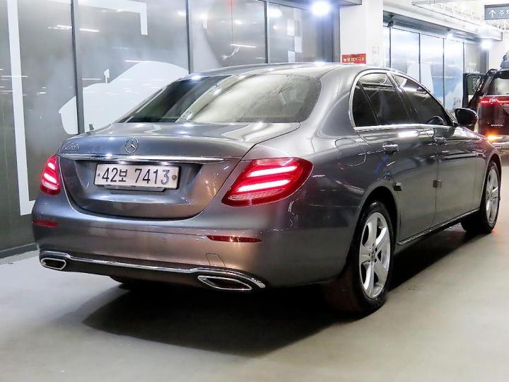 Mercedes-Benz E-Class W213 E220d Avantgarde 5