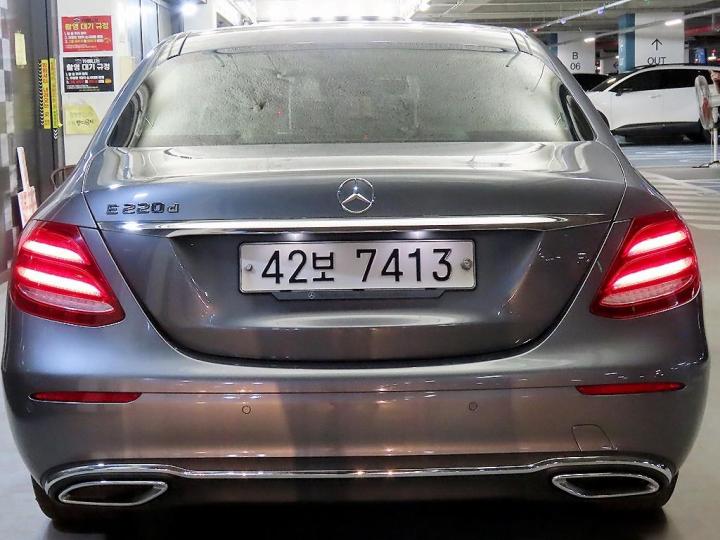 Mercedes-Benz E-Class W213 E220d Avantgarde 6
