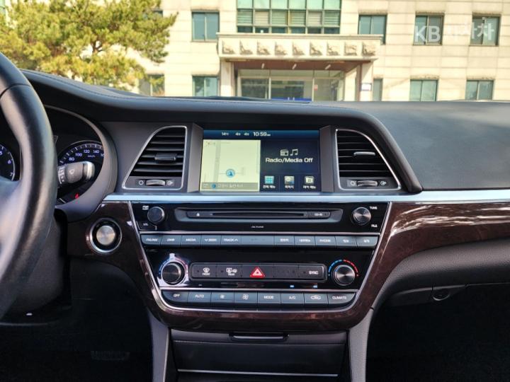 Hyundai Aslan G300 Modern Basic 9