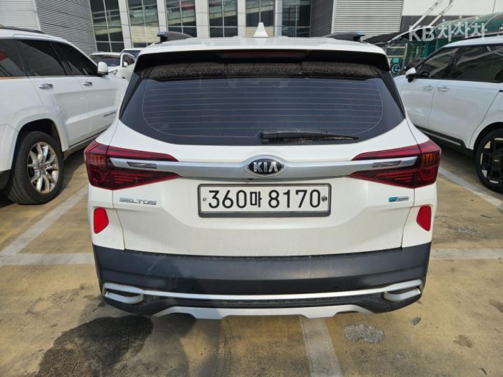 Kia Seltos 1.6 Diesel 2WD Noblesse 5