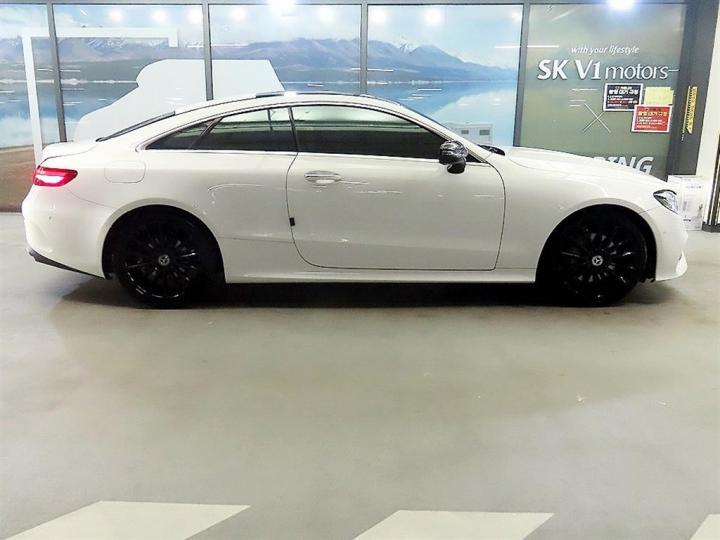 Mercedes-Benz E-Class W213 E220d COUPE 4