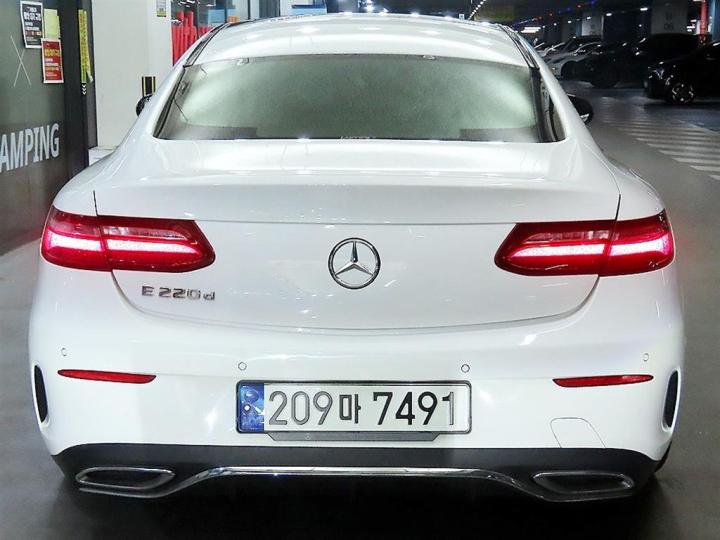 Mercedes-Benz E-Class W213 E220d COUPE 6