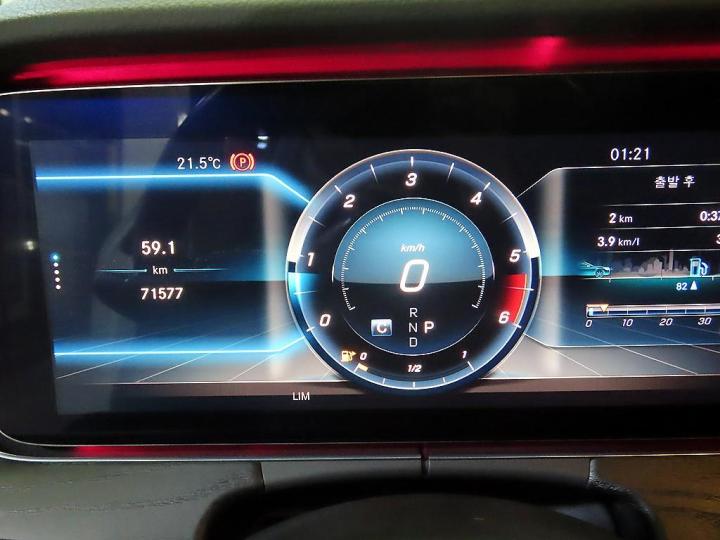 Mercedes-Benz E-Class W213 E220d COUPE 10