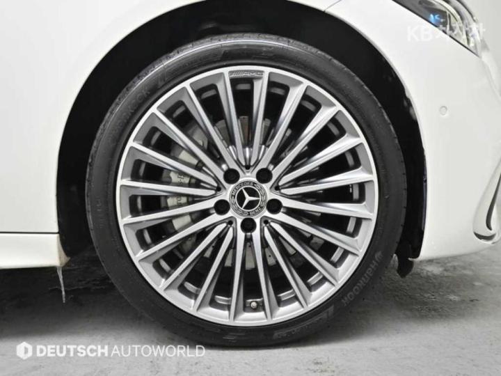 Mercedes-Benz C-Class W206 C300 AMG Line 6