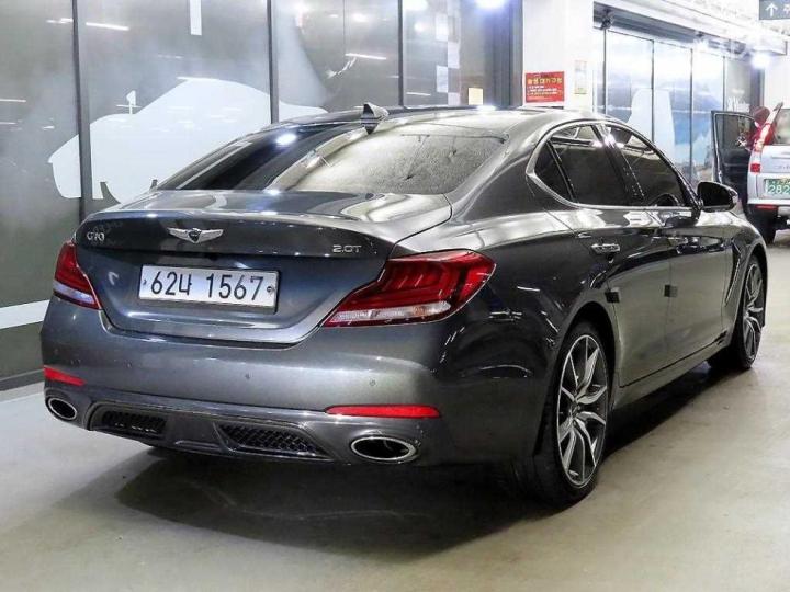 Genesis G70 2.0T Sport Package 6