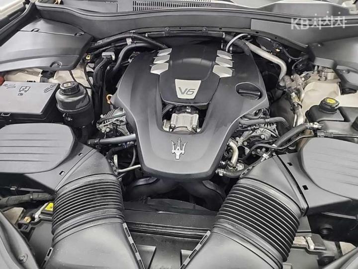 Maserati Levante 3.0 AWD Premium 6