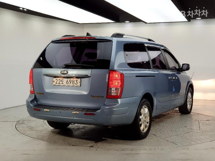 Kia Carnival R New Limousine GLX Top Model 5