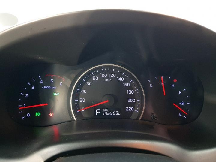 Kia Carnival R New Limousine GLX Top Model 8