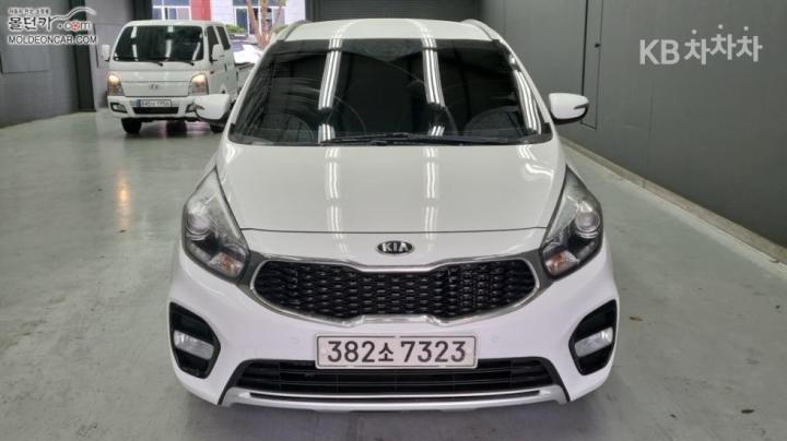 Kia Carens 1.7 Diesel Prestige 4