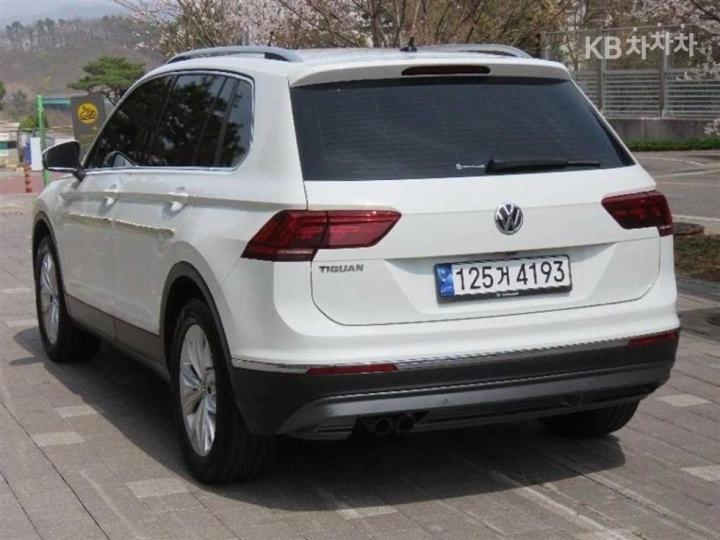 Volkswagen Tiguan 2.0 TDI Base Type 5