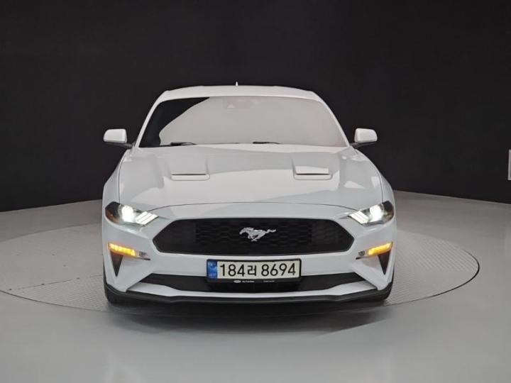 Ford Mustang Coupe Premium 2