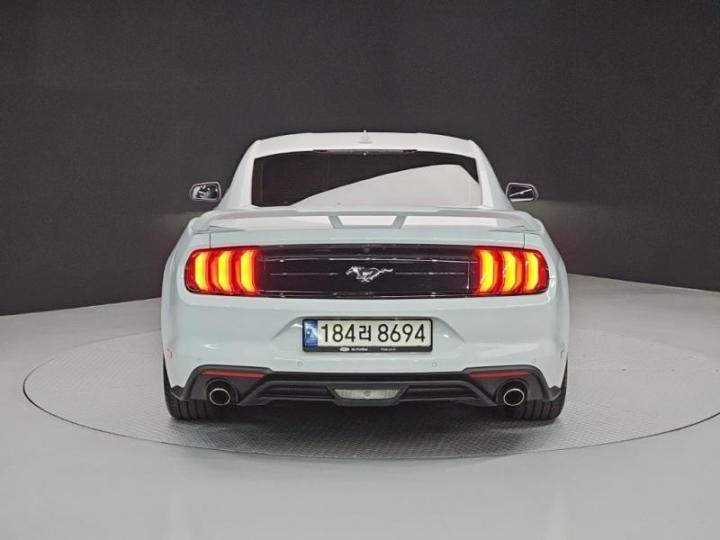 Ford Mustang Coupe Premium 4