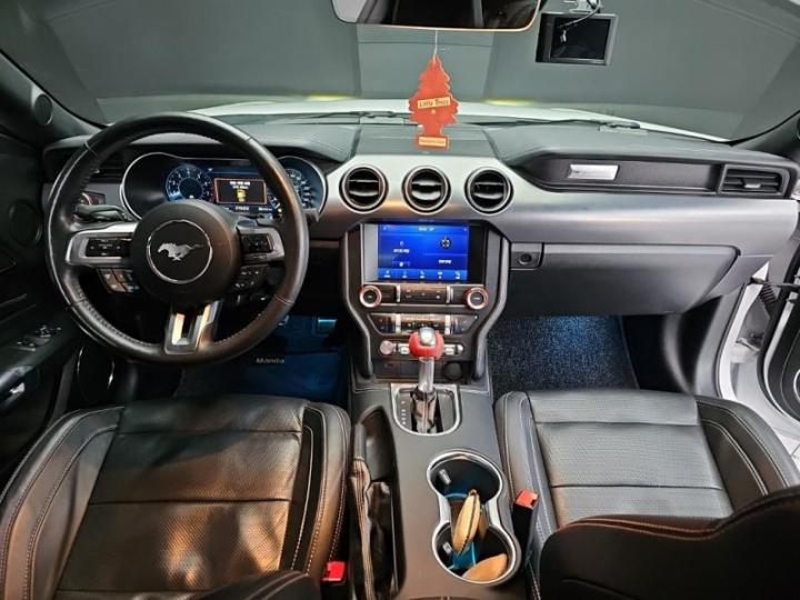 Ford Mustang Coupe Premium 6