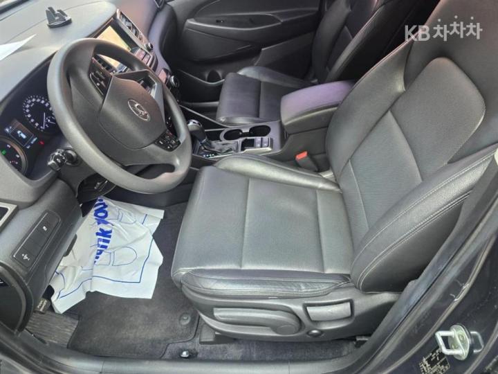 Hyundai Tucson Diesel e-VGT UⅡ 1.7 2WD Style 6