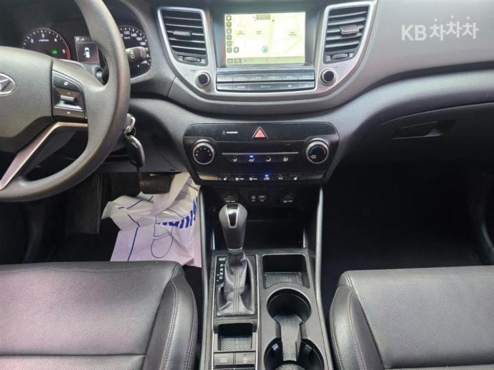 Hyundai Tucson Diesel e-VGT UⅡ 1.7 2WD Style 9