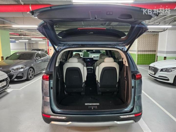 Kia Carnival D2.2 Signature 8