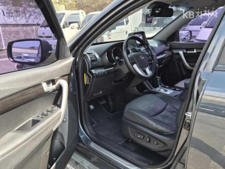 Kia Sorento R Diesel 2.2 4WD TLX Top Model 6