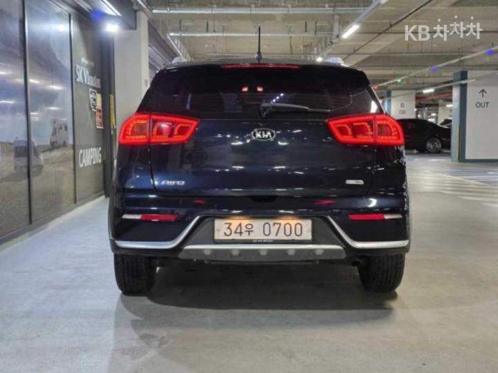 Kia Niro 1.6 Prestige 6