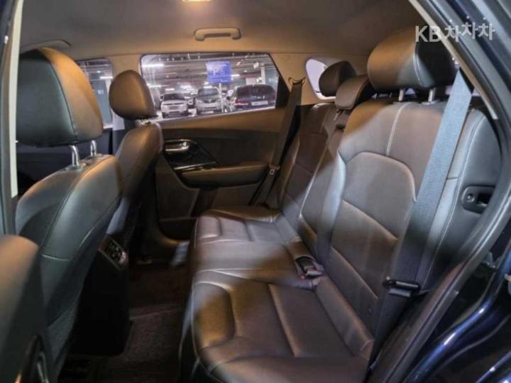 Kia Niro 1.6 Prestige 9