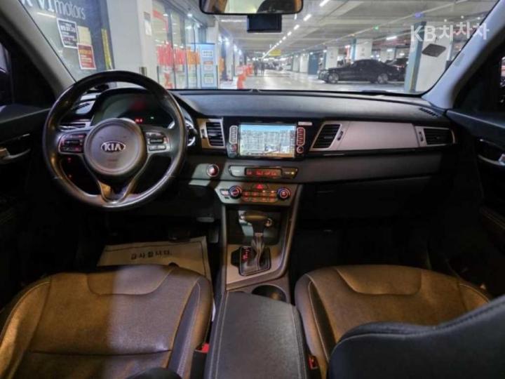 Kia Niro 1.6 Prestige 10