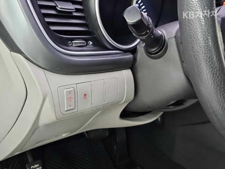 Kia K5 Luxury Base Type 9