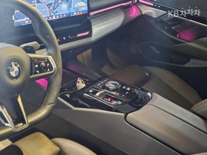 BMW 5 Series New G60 520i M Sport 8