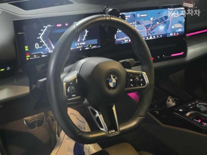 BMW 5 Series New G60 520i M Sport 9