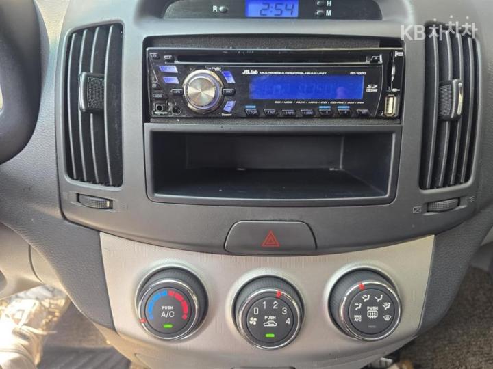 Hyundai Avante HD 1.6 VVT E16 DELUXE 10