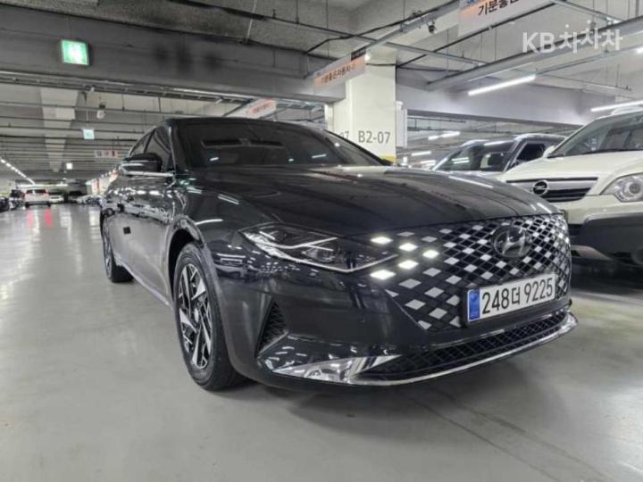 Hyundai Grandeur Hybrid 2.4 Exclusive 3