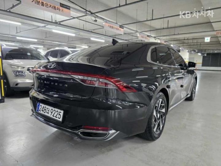 Hyundai Grandeur Hybrid 2.4 Exclusive 4