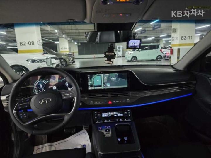 Hyundai Grandeur Hybrid 2.4 Exclusive 8