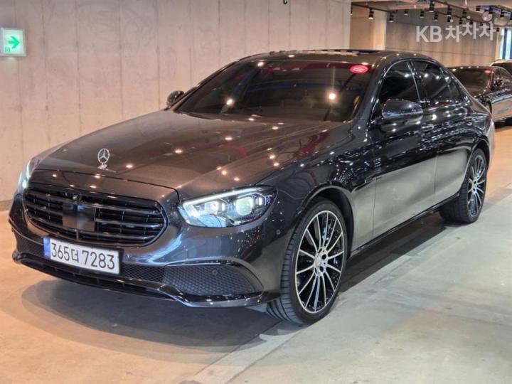 Mercedes-Benz E-Class W213 E300e 4MATIC Exclusive 2