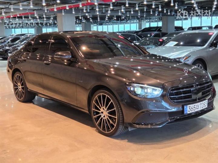 Mercedes-Benz E-Class W213 E300e 4MATIC Exclusive 4