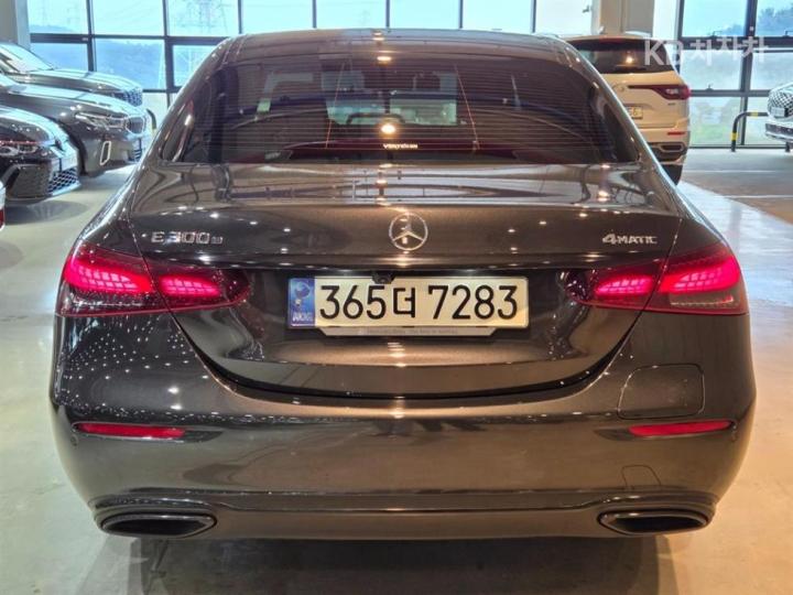 Mercedes-Benz E-Class W213 E300e 4MATIC Exclusive 5