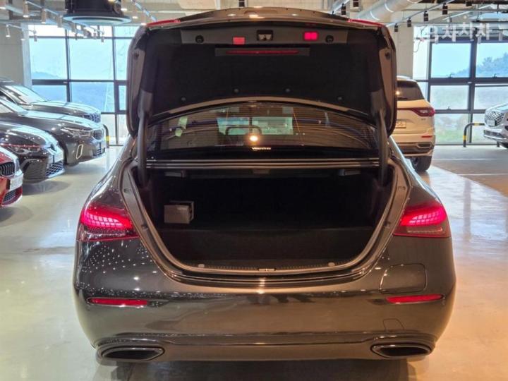 Mercedes-Benz E-Class W213 E300e 4MATIC Exclusive 6