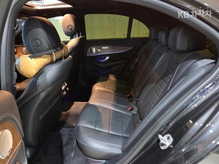 Mercedes-Benz E-Class W213 E300e 4MATIC Exclusive 8