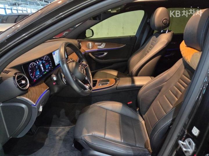 Mercedes-Benz E-Class W213 E300e 4MATIC Exclusive 9