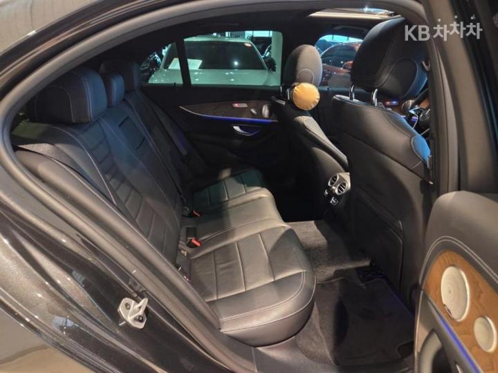 Mercedes-Benz E-Class W213 E300e 4MATIC Exclusive 10
