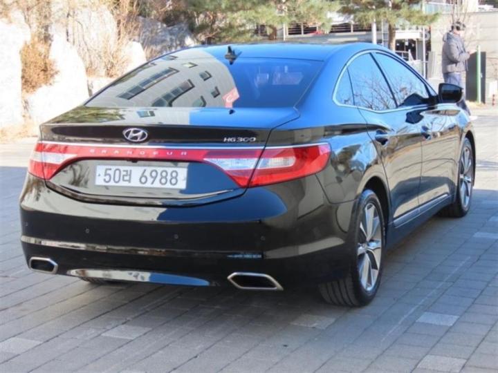 Hyundai Grandeur HG HG300 Premium Collection 4
