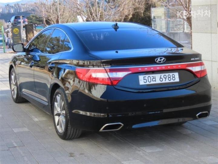 Hyundai Grandeur HG HG300 Premium Collection 5