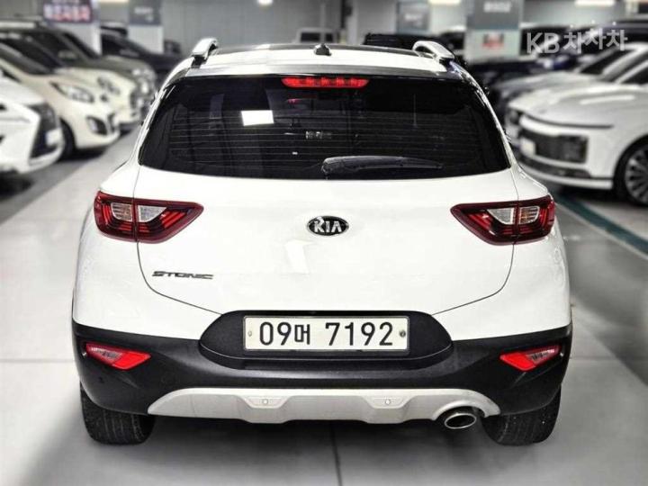 Kia Stonic Gasoline 1.4 MPI Prestige 5