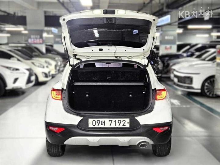 Kia Stonic Gasoline 1.4 MPI Prestige 6