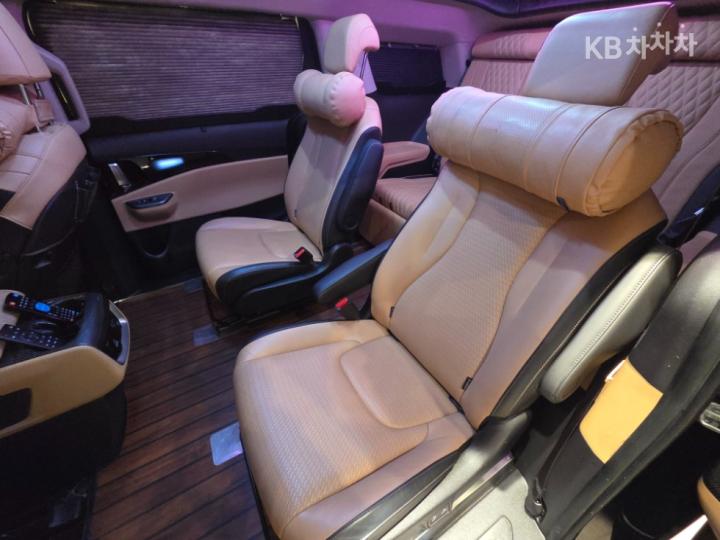 Kia Carnival High Limousine D2.2 Signature 10