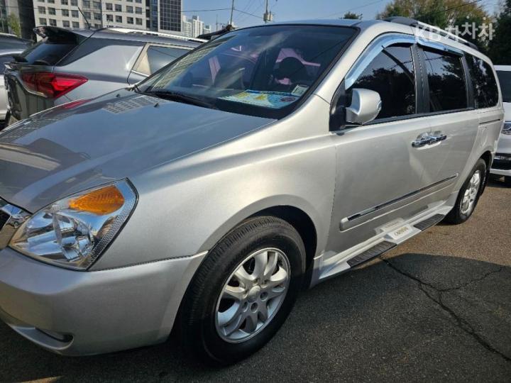 Kia Carnival R Grand GLX Premium 3