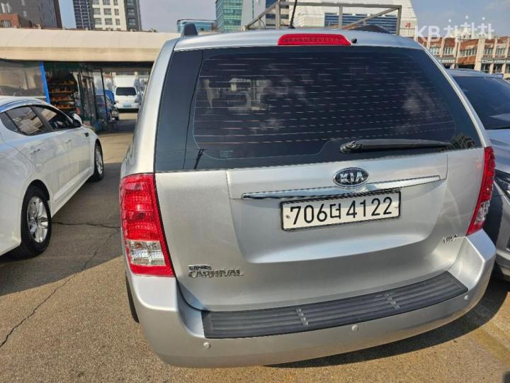 Kia Carnival R Grand GLX Premium 4