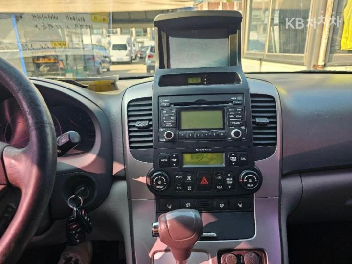 Kia Carnival R Grand GLX Premium 8