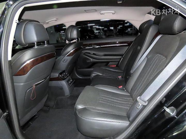 Genesis EQ900 3.8 GDI AWD Premium Luxury 8