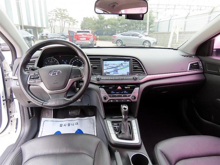 Hyundai Avante AD 1.6 GDi Smart 8