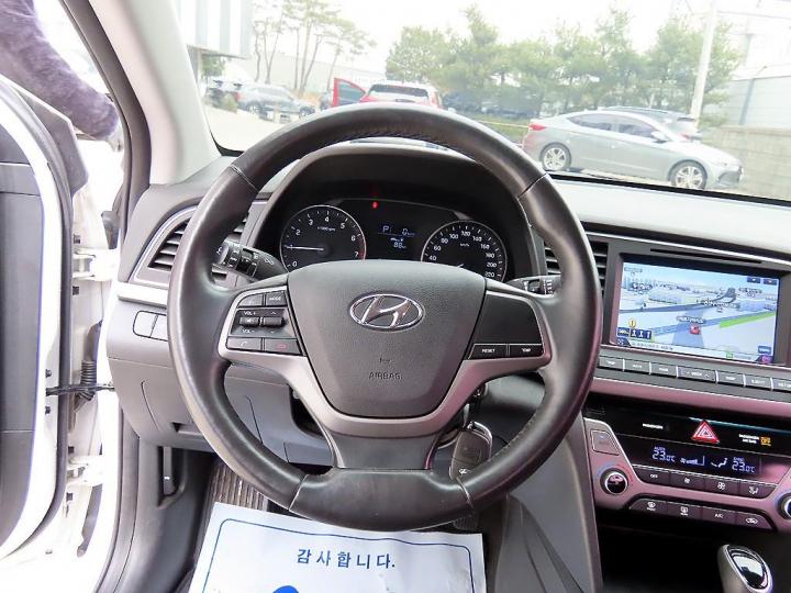 Hyundai Avante AD 1.6 GDi Smart 9
